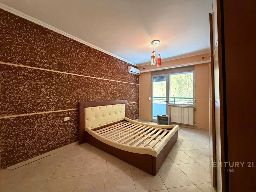 Spazio per ufficio, Al Complesso Halili !! 1.000 € /Mese