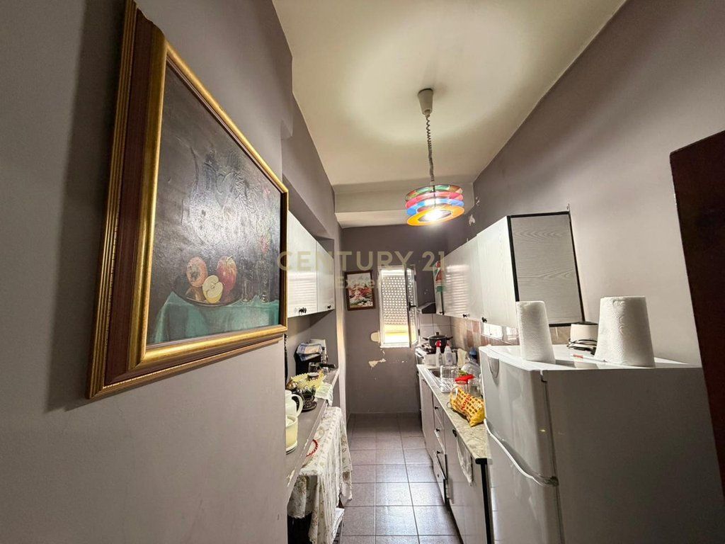 VENDIAMO APPARTAMENTO 1+1 VICINO ALLA SCUOLA ROSSA!! 150.000 €