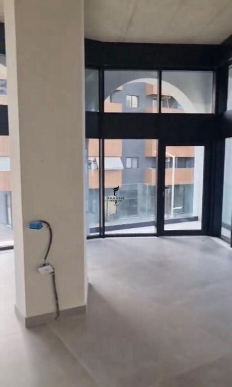 UFFICIO IN AFFITTO 177 M2 EX CAMPO DI AVIAZIONE 2.150 EURO FH-74627