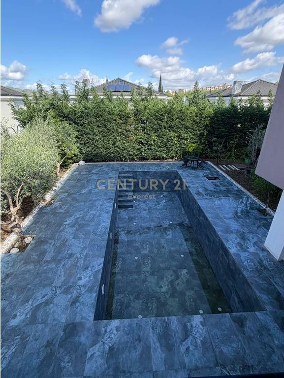 ROLLING HILLS LUXURY RESIDENCES, LUXURY VILLA WITH POOL FOR RENT