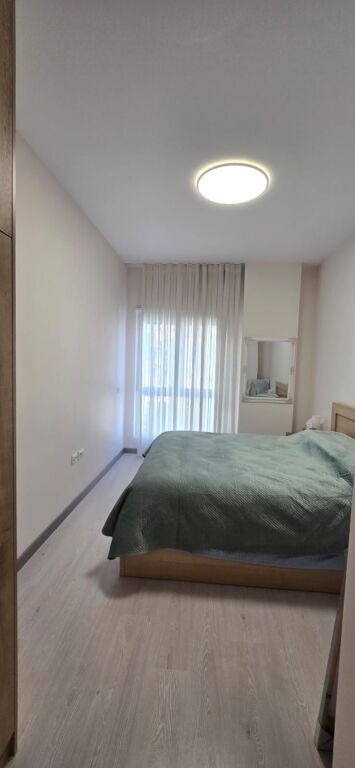 Appartamento 1+1+1 con balcone in affitto, 55 m², in via Barrikadave