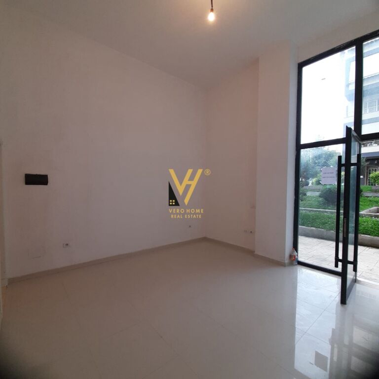JEPET DYQAN 25 M2 ME QERA NE KINOSTUDIO 25.000 LEKE
