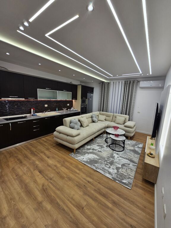 Shitet Apartament 2+1