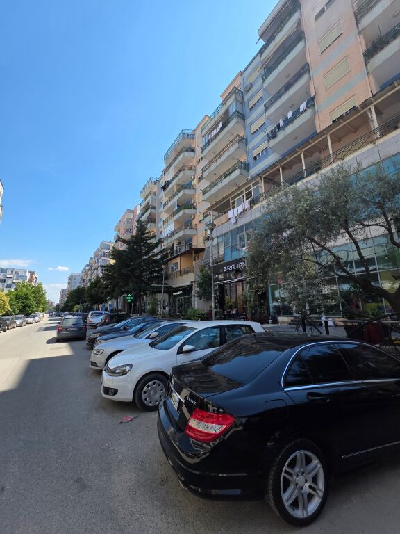 Shop for Sale in Astir