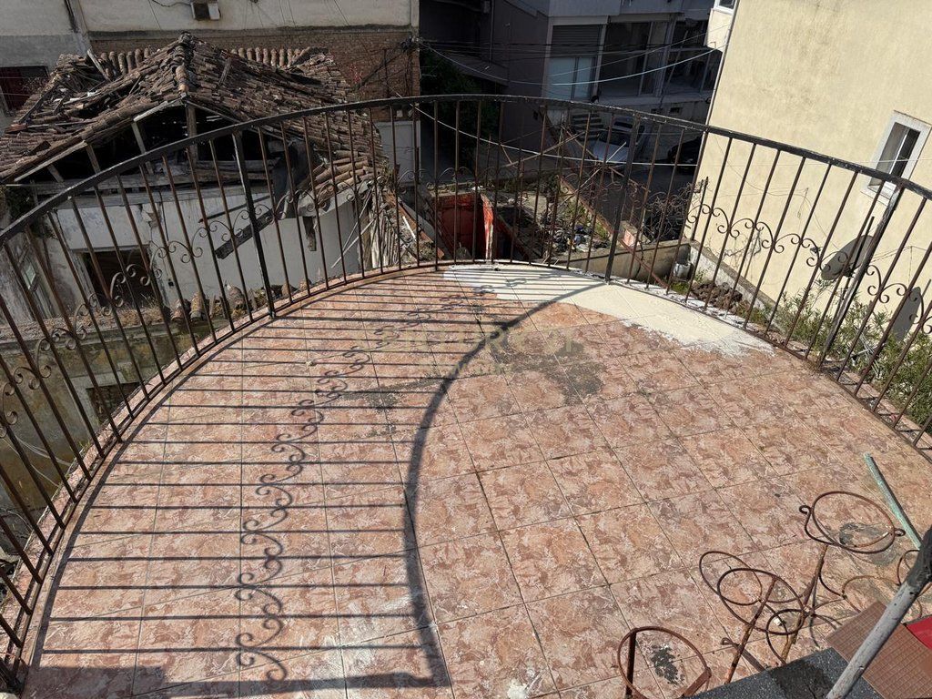 2+1+1t+3 balconies + terrace+shared ownership land
