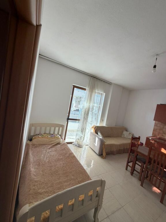Apartament 1+1 me qera ne Xhamllik tek Kastrati