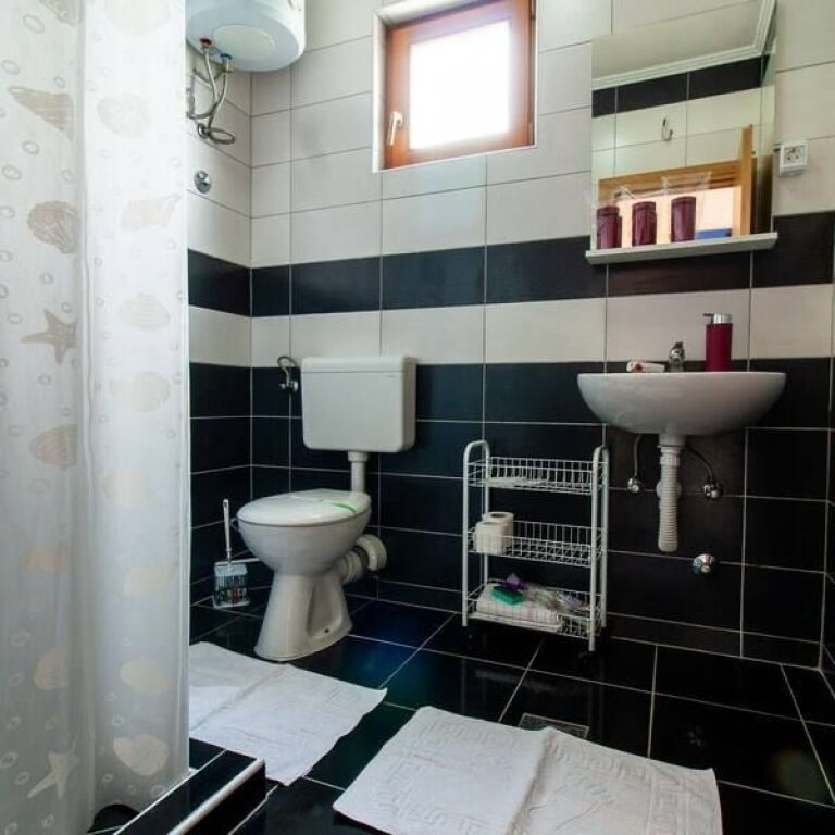 5-Maj, Jepet me qera apartament 1+1.