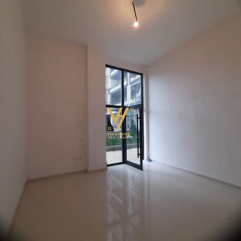 JEPET DYQAN 25 M2 ME QERA NE KINOSTUDIO 25.000 LEKE