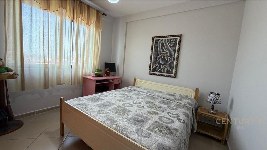 APARTAMENT 2+1 PRANE GJIMNAZIT PARTIZANI!