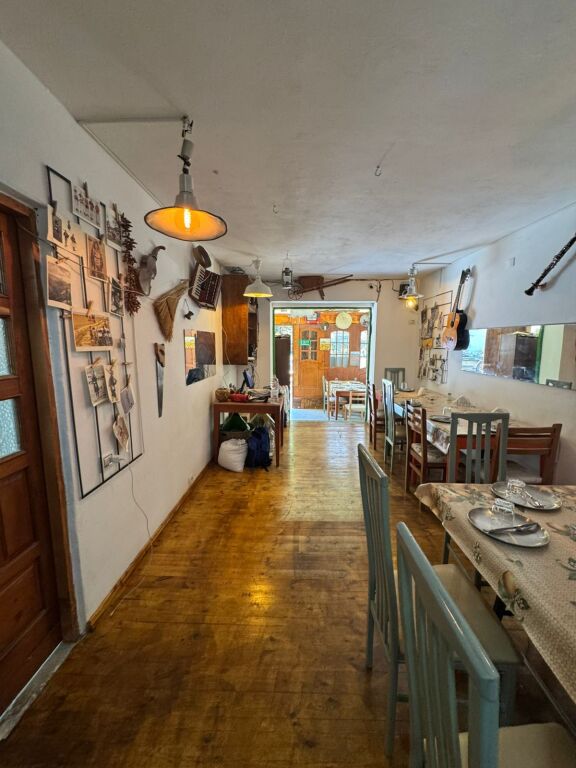 Bar Ristorante in Vendita. Vicino alla Scuola "VASIL SHANTO"  190.000 EURO