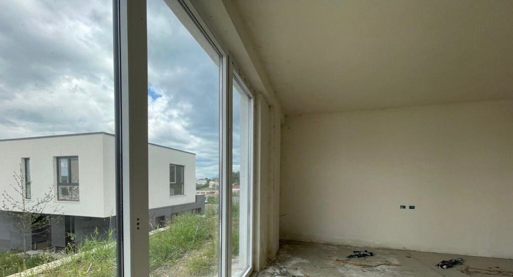 APARTAMENT 3+1+2 ME OBORR PER SHITJE TEK LIQENI I FARKES 303,000 €