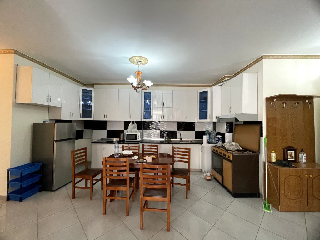 Jepet me qera, Apartament 2+1 + Depo, Tek Kazazi – Durrës.