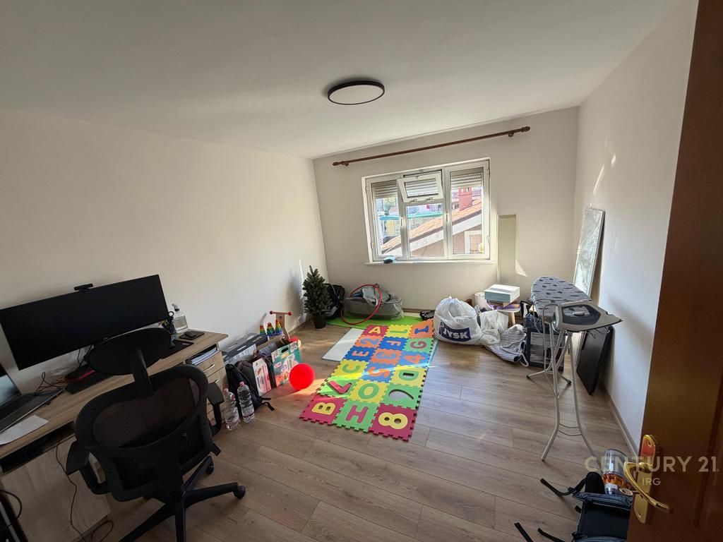 Apartament 2+1 per shitje te Ali Demi