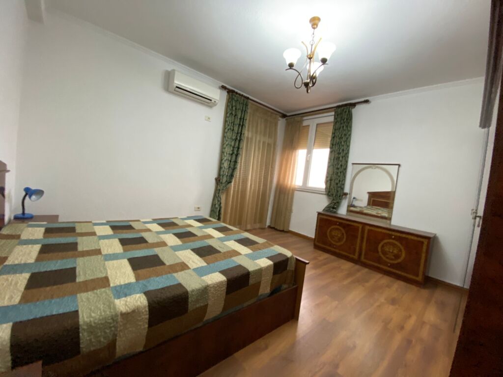 Villa for sale 4 floors with yard and veranda in Sauk