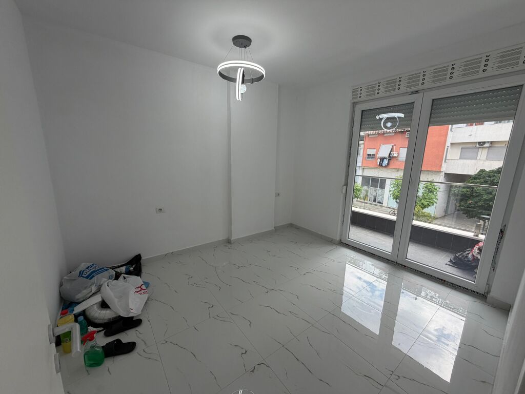 🏡✨ IN AFFITTO Appartamento 1+1 📍 Vicino all'Università “Bedër”, in via “Jordan Misja”