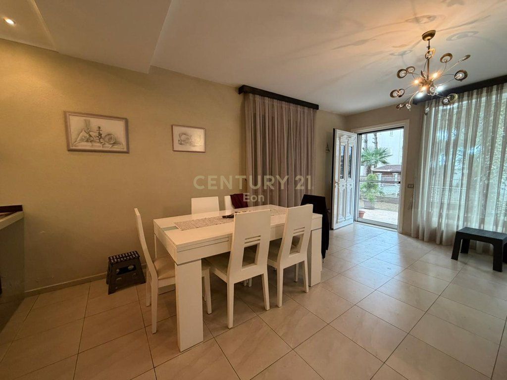Villa in Vendita a Qerret !