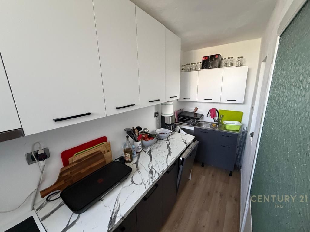 Apartament 2+1 per shitje te Ali Demi