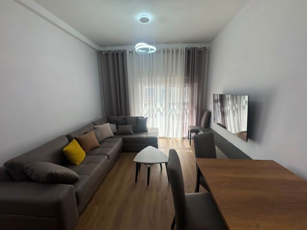 🏡 Appartamento 1+1 + Parcheggio in affitto  📍 Indirizzo: Ali Demi, Complesso Kadiu💰 Prezzo: 46000 lek/mese