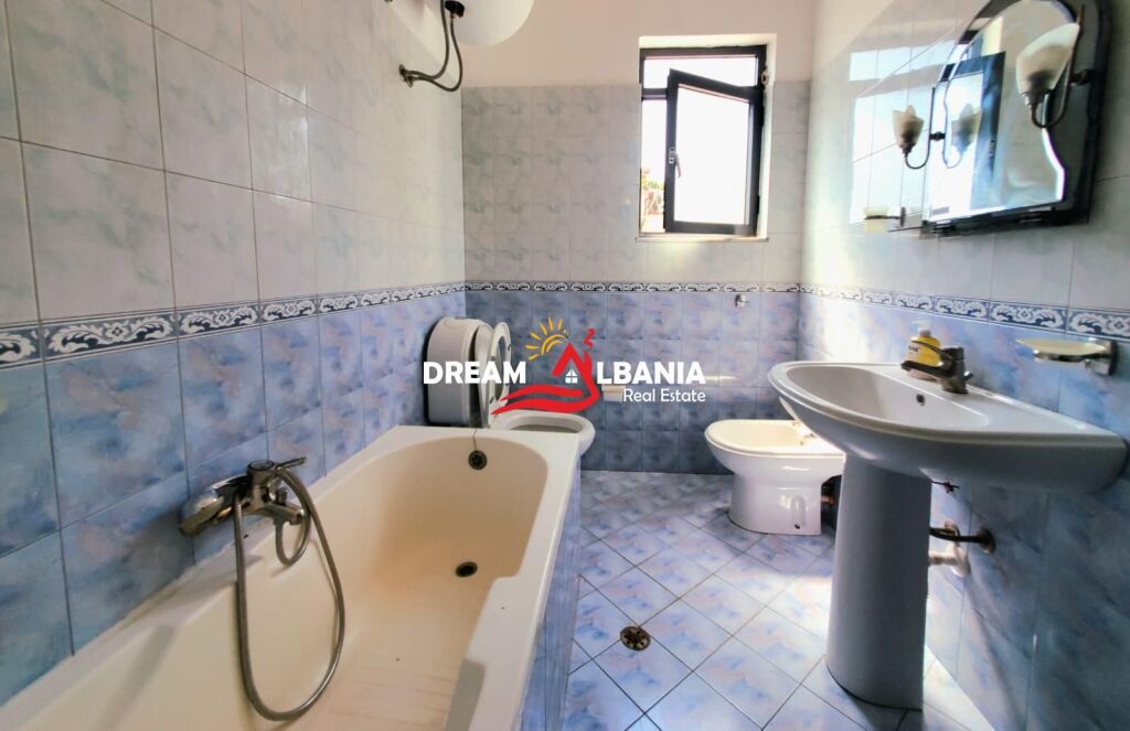 Si affitta il secondo piano di una villa in via Durres vicino all'Hotel Colosseo (ID 4251451)