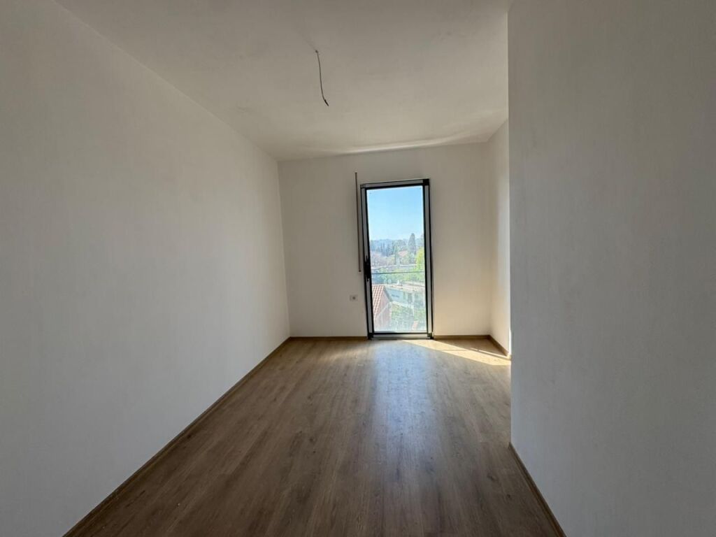 Apartament 2+1+2 per shitje, Don Bosko.