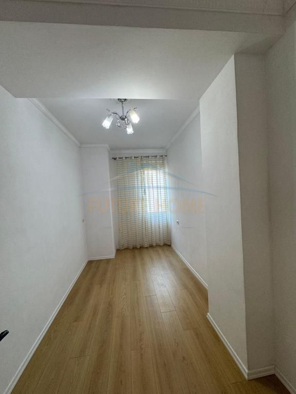 Shitet, Apartament 2+1, Fresk