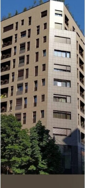 🏡 Appartamento 1+1 in Affitto – VIA DELLE BARRICATE – CENTRO, TIRANA! 700 €/Mese
