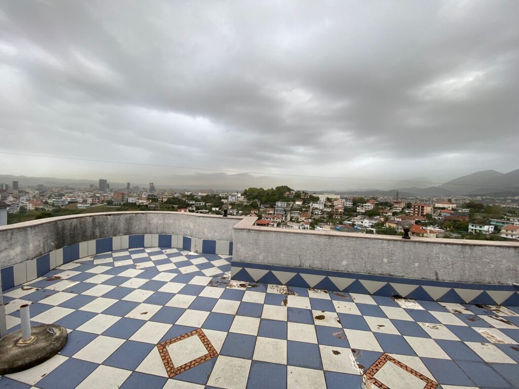 Villa for sale 4 floors with yard and veranda in Sauk