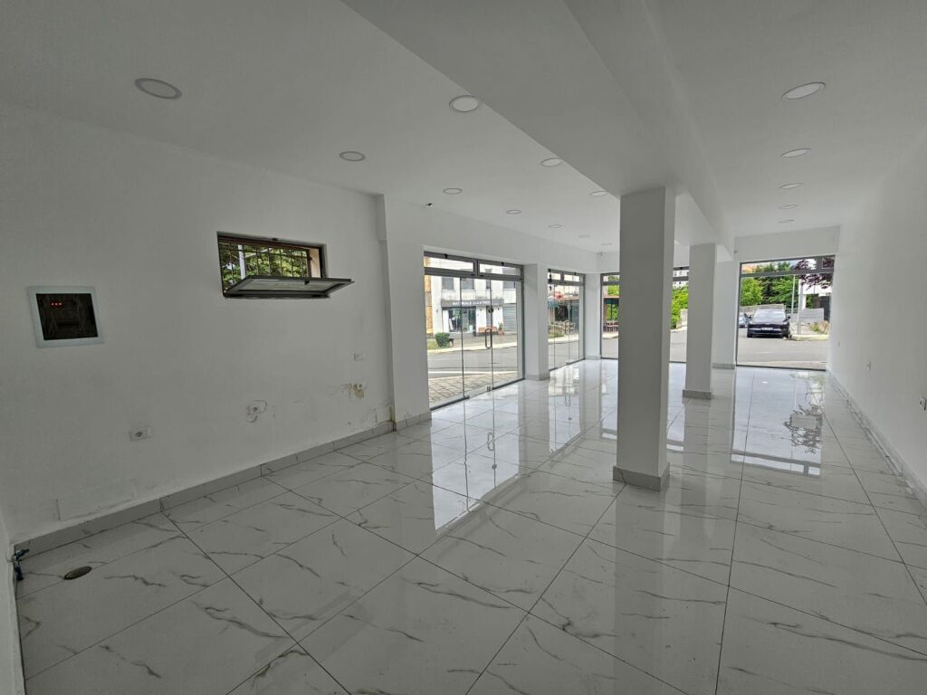 Locale commerciale in affitto Burrel