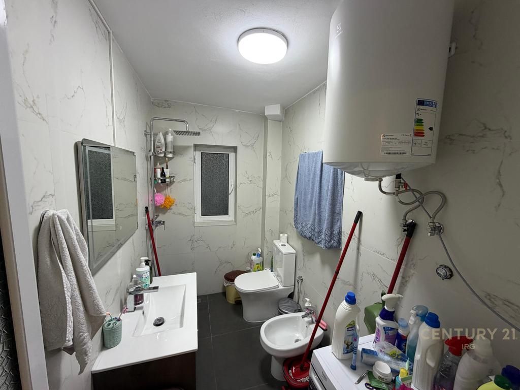 Apartament 2+1 per shitje te Ali Demi