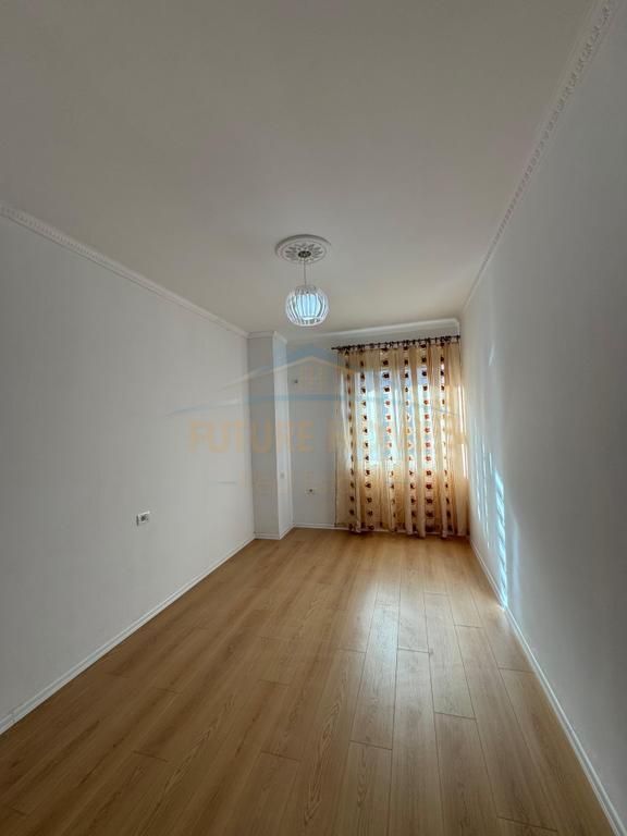 Shitet, Apartament 2+1, Fresk