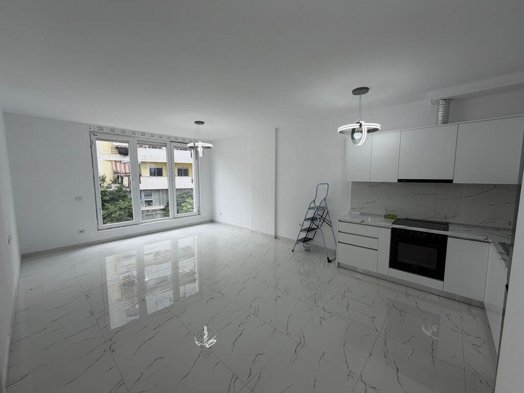 🏡✨ IN AFFITTO Appartamento 1+1 📍 Vicino all'Università “Bedër”, in via “Jordan Misja”