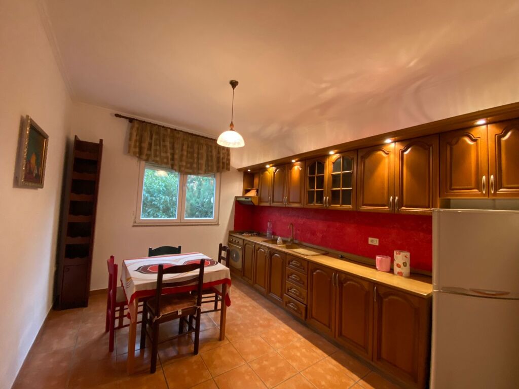 Villa for sale 4 floors with yard and veranda in Sauk