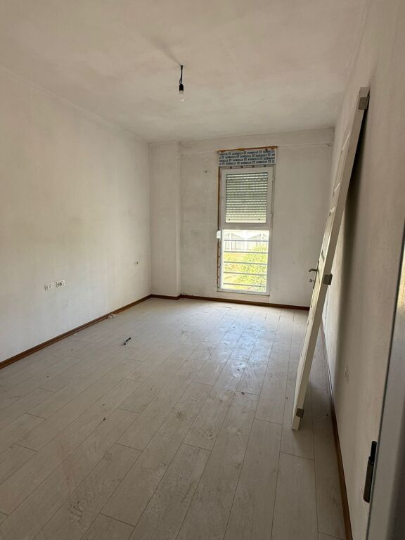 Apartament ne shitje 2+1 te 5 maji