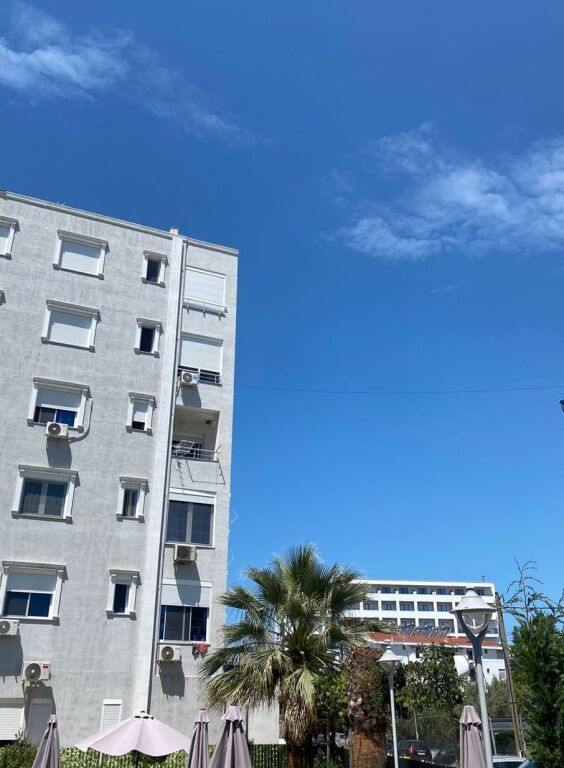 🏡 Vendesi in vendita Appartamento 1+1  📍 Via Skënderbeu, Golem