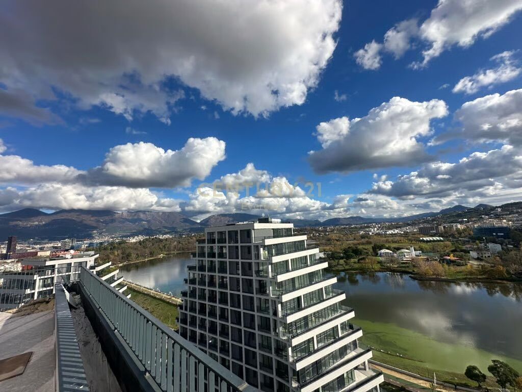 Commercial office space at Lake view