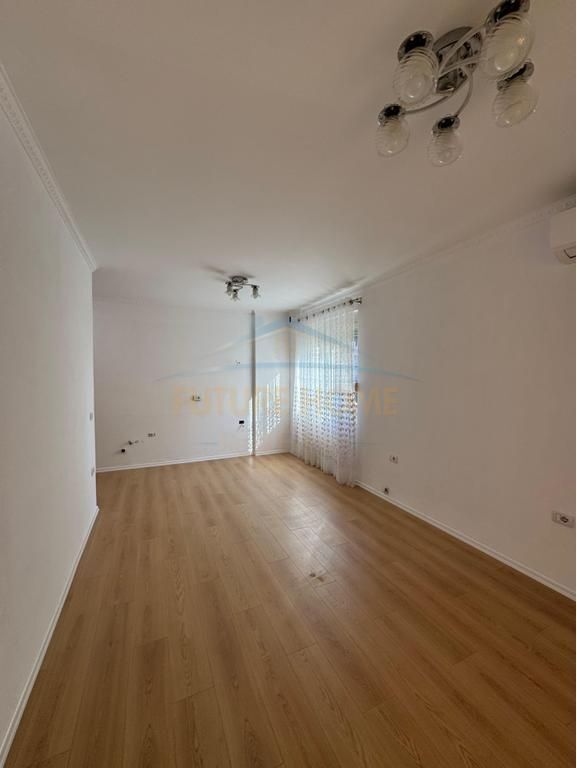 Shitet, Apartament 2+1, Fresk