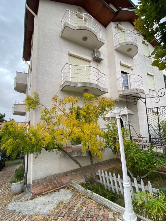 Villa for sale 4 floors with yard and veranda in Sauk