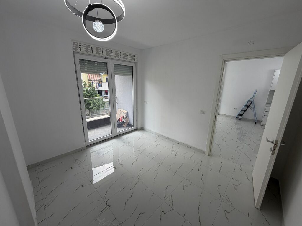 🏡✨ IN AFFITTO Appartamento 1+1 📍 Vicino all'Università “Bedër”, in via “Jordan Misja”