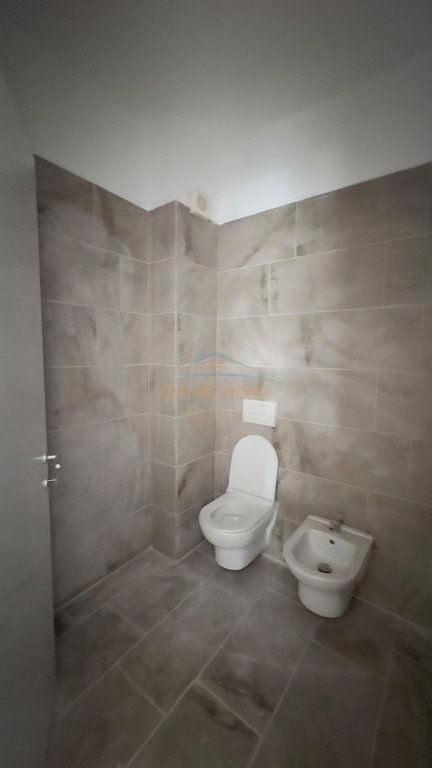 Shitet, Apartament 2+1, Sauk.