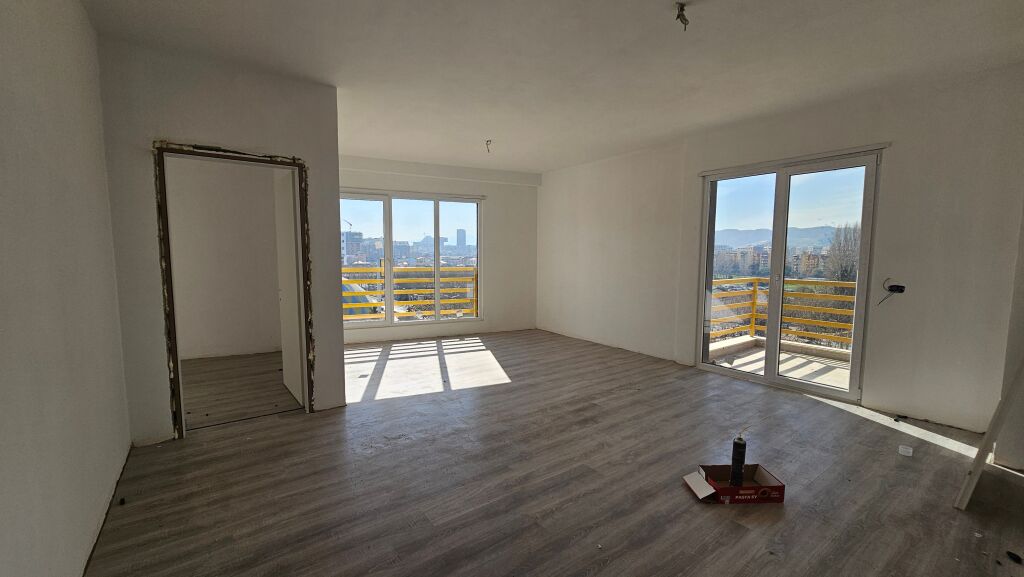 Full floor for rent - 4 apartments + parking – Laprakë