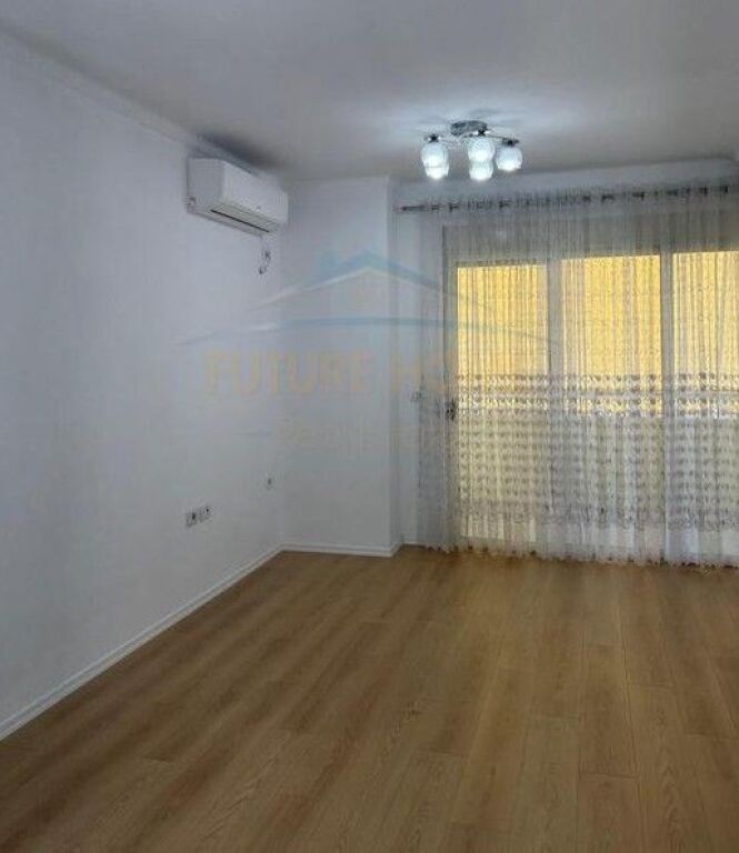 Shitet, Apartament 2+1, Fresku, Tirana.