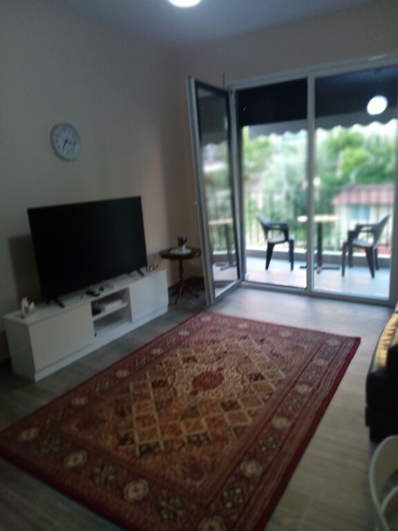 🏡 IN AFFITTO – APPARTAMENTO 1+1 | LUNGOMARE, VLORË 🌊