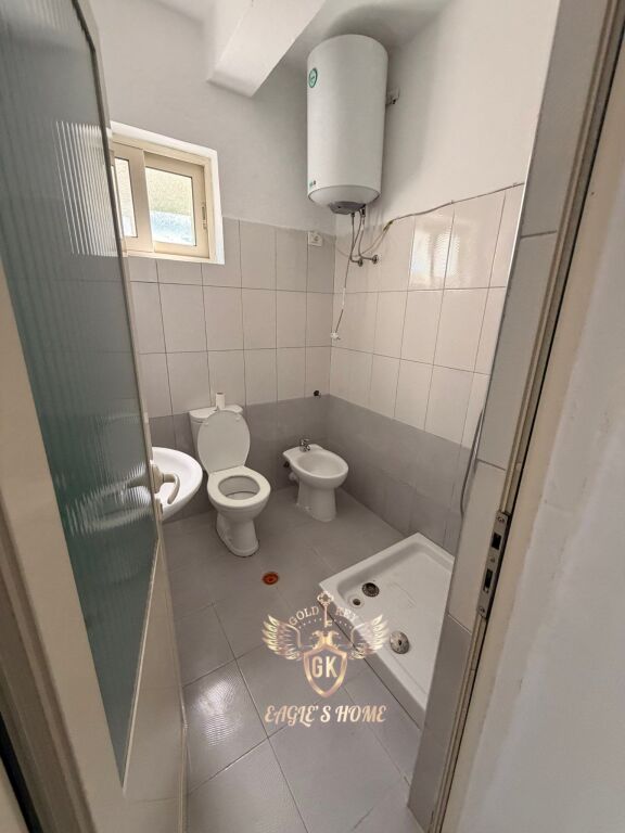 Villa in Affitto • 2 Piani, 3+1 con Cucina separata e garage al piano terra 📍Quartiere Nuovo, Scuola Hajdar Dushi  500€ ✅