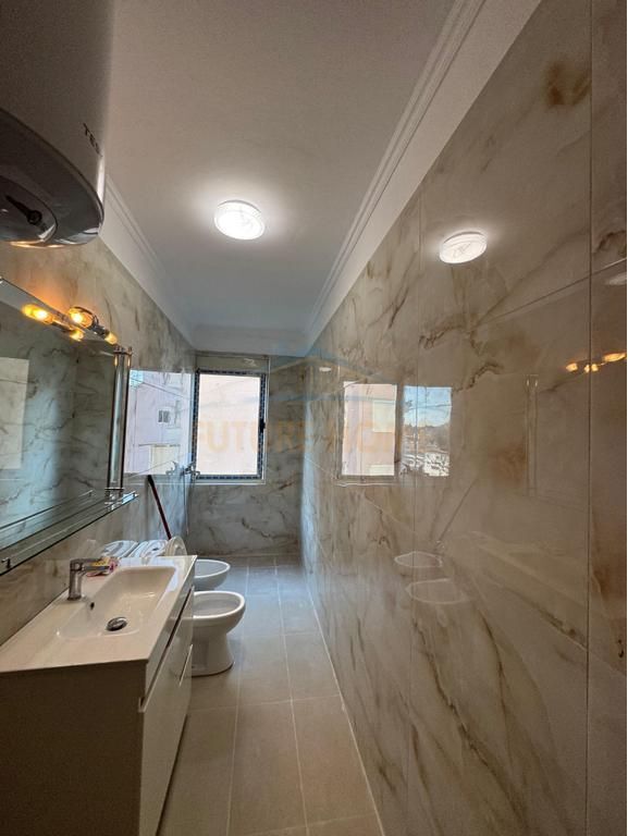 Shitet, Apartament 2+1, Fresk