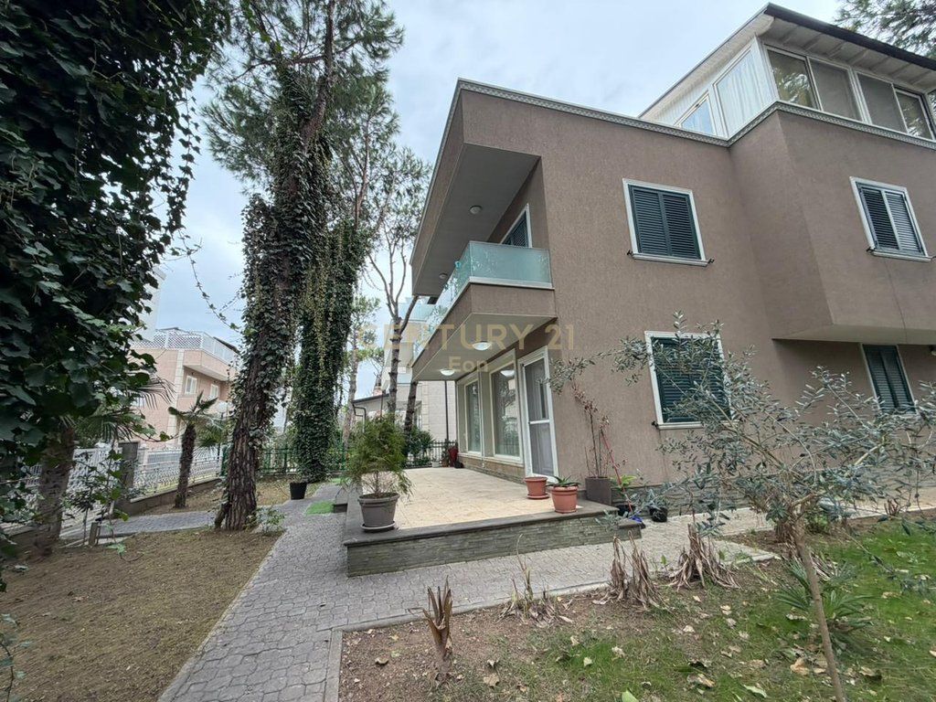 Villa in Vendita a Qerret !