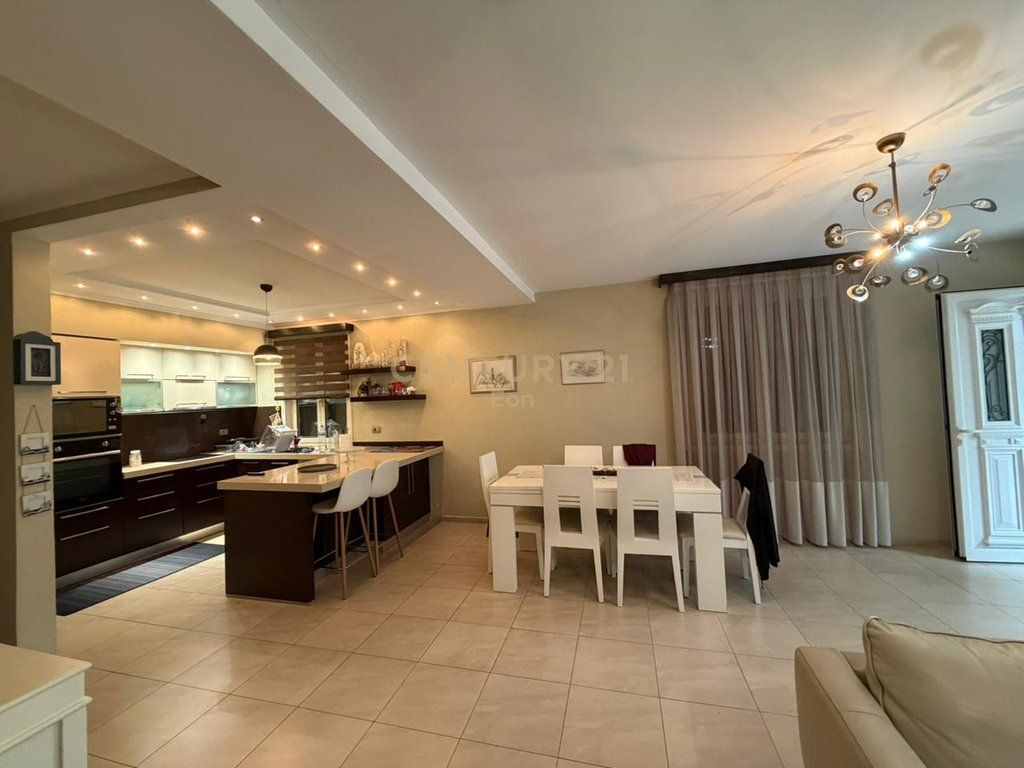 Villa in Vendita a Qerret !
