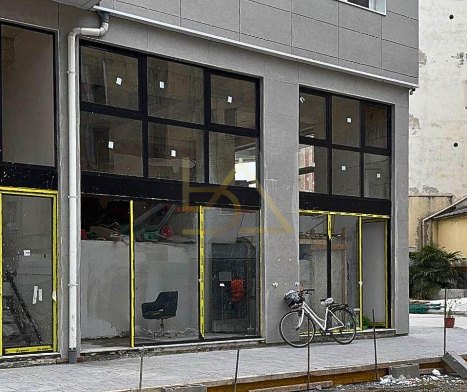Shitet Ambient Biznesi – pranë Burgut 313, Bulevardi i Ri, Tiranë