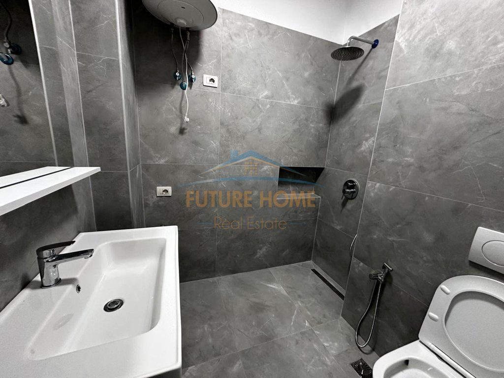 Shitet,Apartament 2+1, Unaza e Re, Tiranë