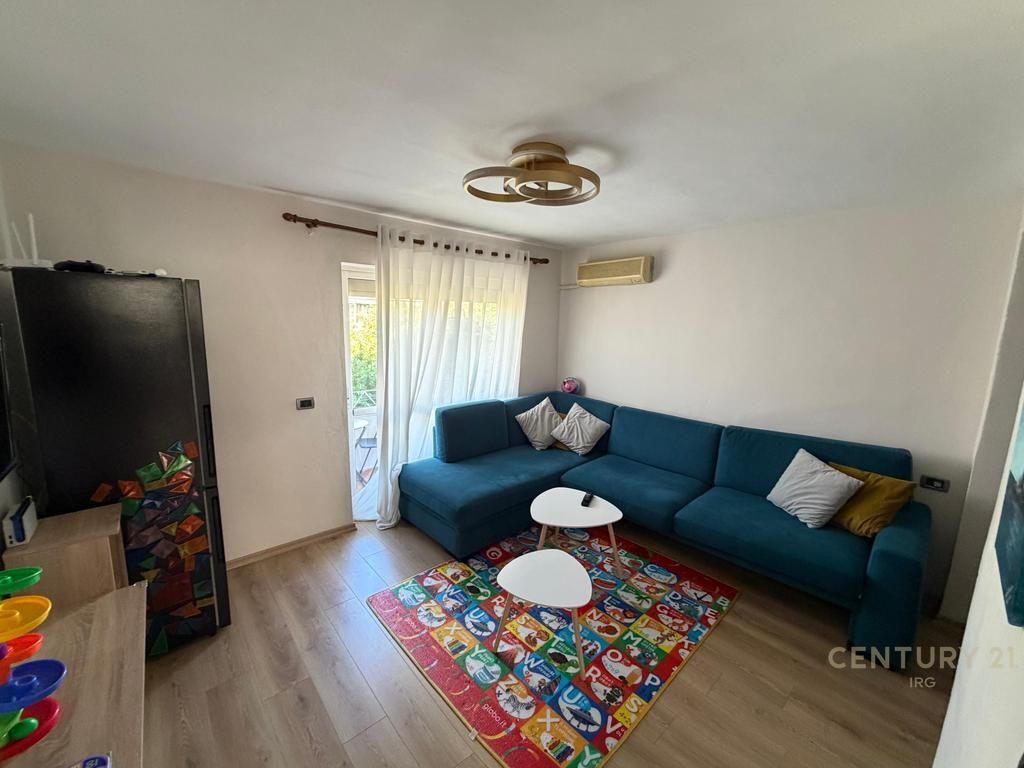 Shitet apartament 2+1 te Ali Demi!