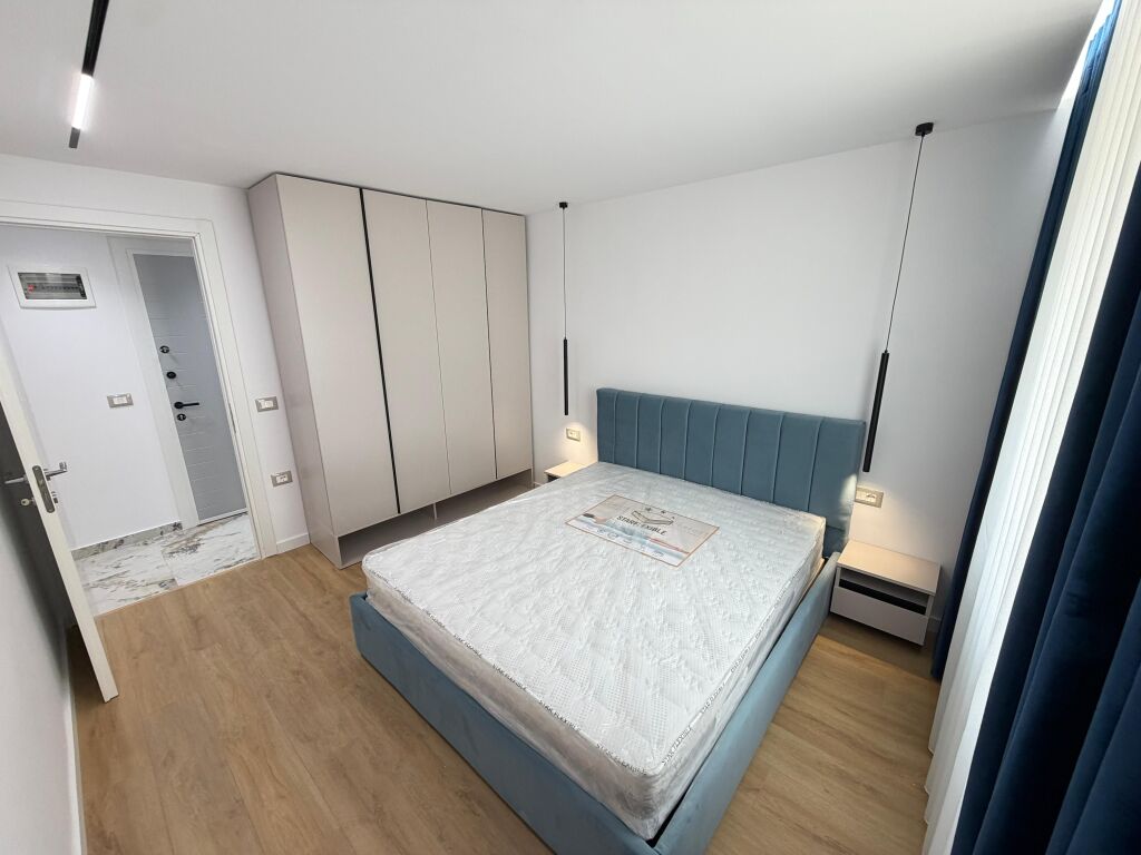 🏡 Super Appartamento 1+1 in Vendita  📍 Presso la Scuola di Balletto, di fronte al Ponte Tabakëve 🏢 3° piano, edificio esistente, senza ascensore 📐 Superficie: 40,5 m² interna 📄 Con atto di proprietà, possibilità di acquisto con credito ✨ Totalmente investito ✨ Ottima posizione, ideale per abitare o investimento  💶 Prezzo: 133.000 €